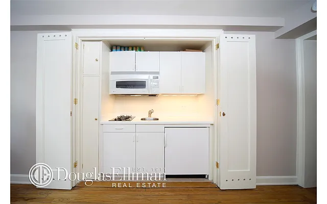 Sold by Douglas Elliman | media 14