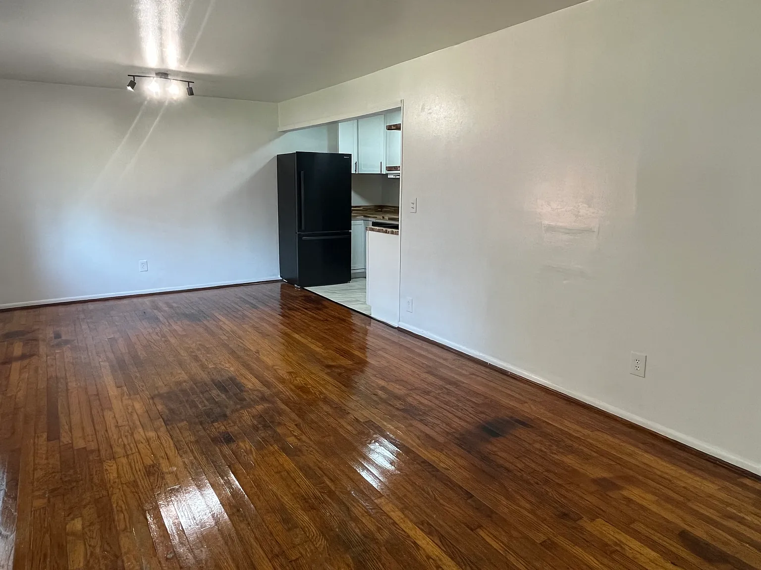 10 bed, 4246 sqft, $7,500 — Photo 4