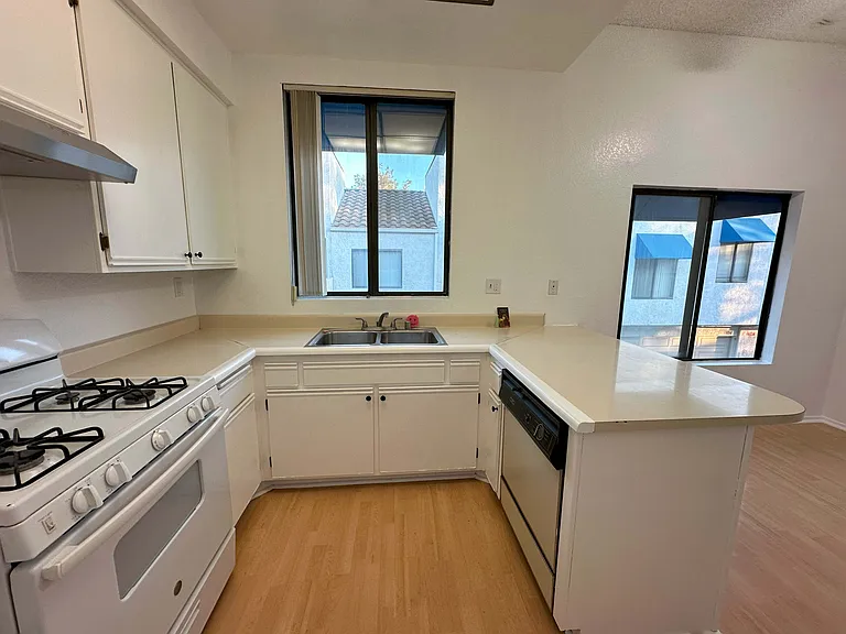 125 Park Shadow Ct — Photo 7