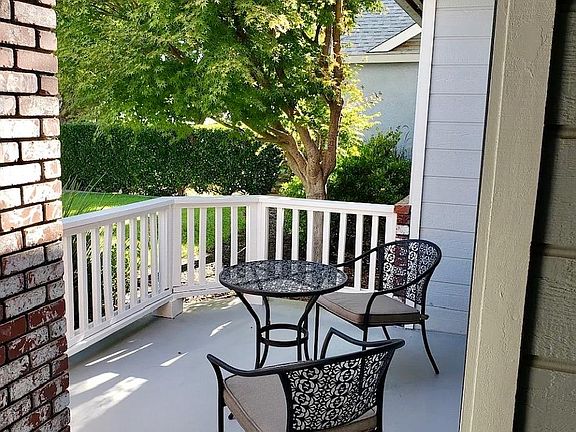 4th image of 2559 E Fallbrook Ave