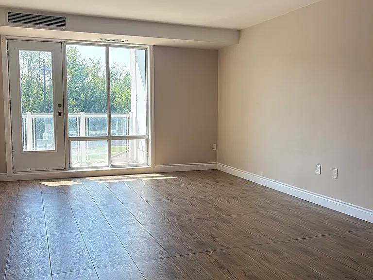 95 Barrie Rd — Photo 13