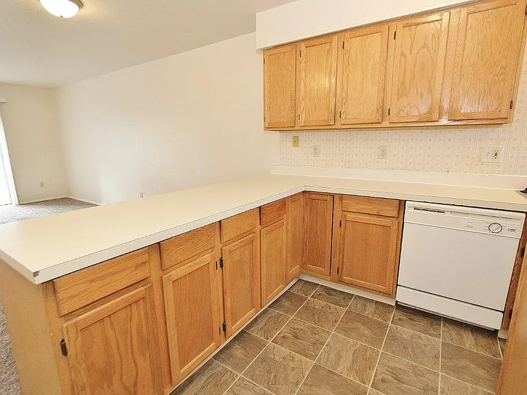 551 N Moffatt Ave #7 — Photo 8