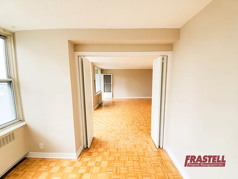 55 Erskine Ave — Photo 47
