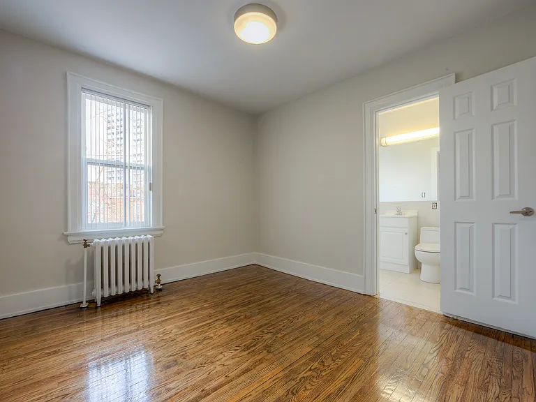 778 Broadview Ave — Photo 7