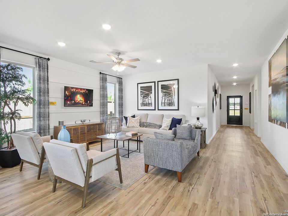 1st image of 415 Cowboy Knoll