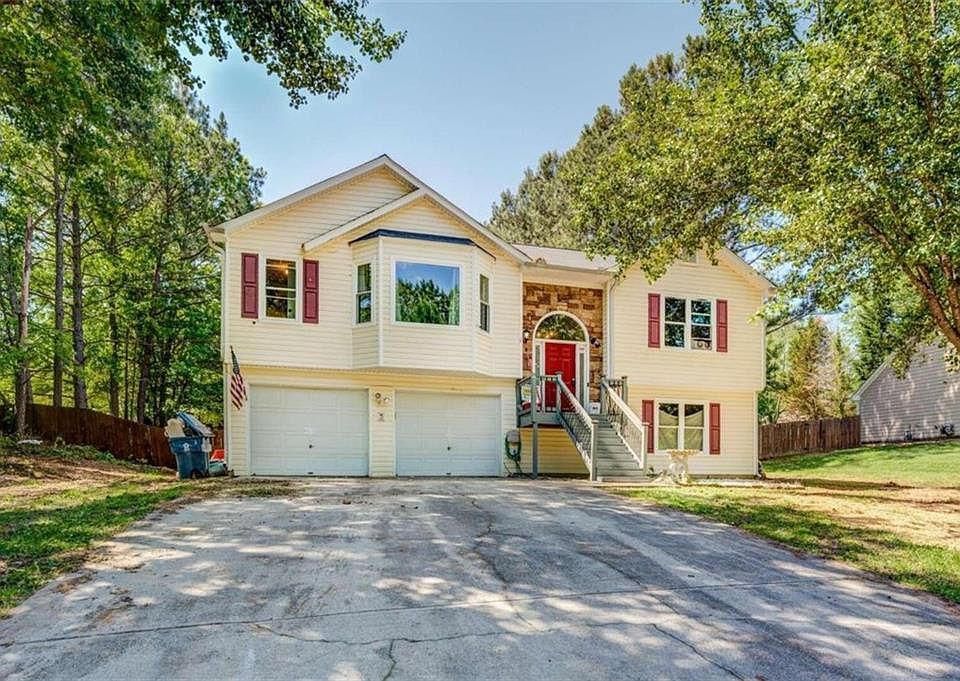 1st image of 484 Waverly Forest Ct