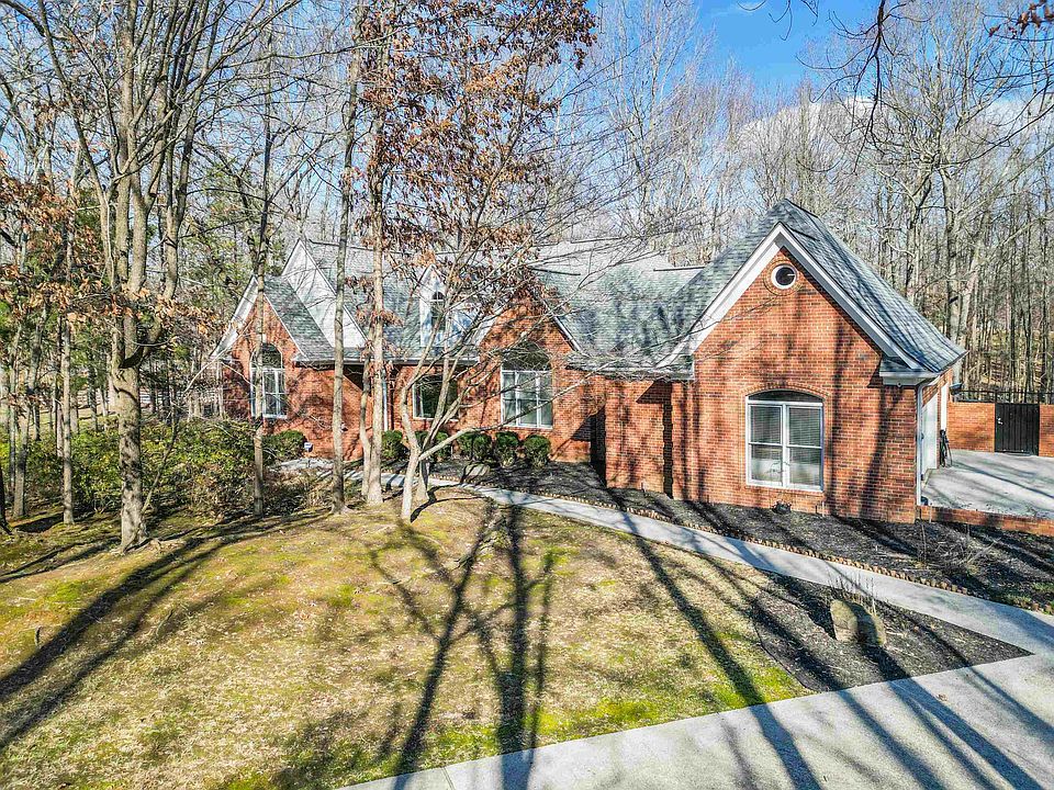1st image of 25 Bent Creek Dr