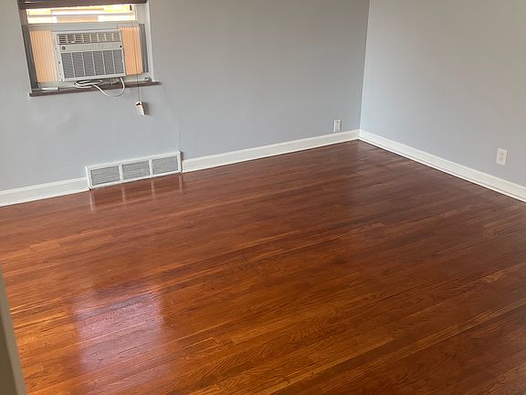 2nd image of 1754 Carrahen Ave #2