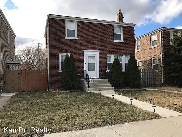 7336 S California Ave photo 1