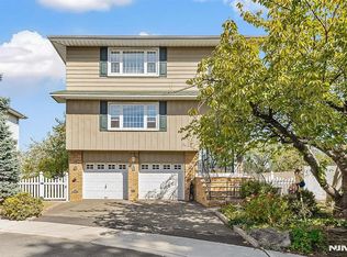 22 Acorn Rd #1, Secaucus, NJ 07094