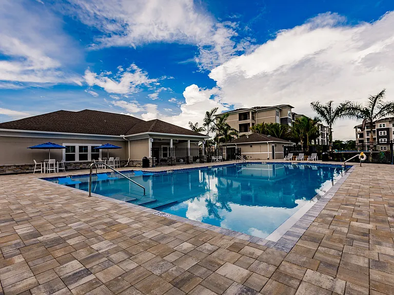 Vantage Apartments — Photo 4
