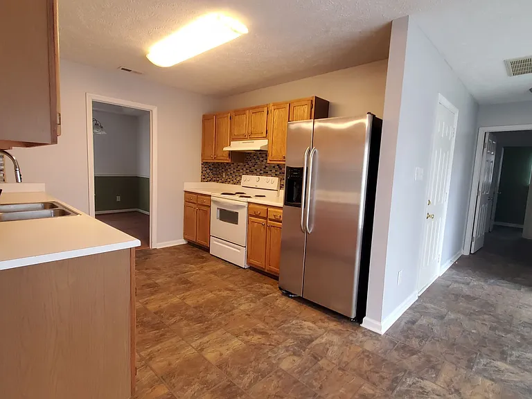 2823 Franzia Dr — Photo 15