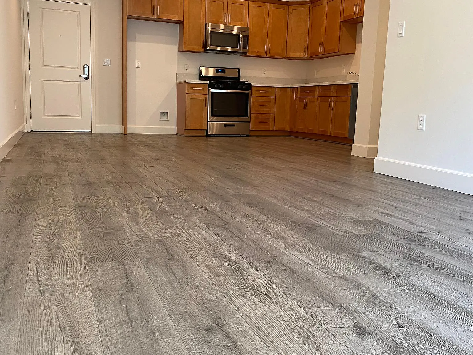 2 bed, 1001 sqft, $2,650 — Photo 4