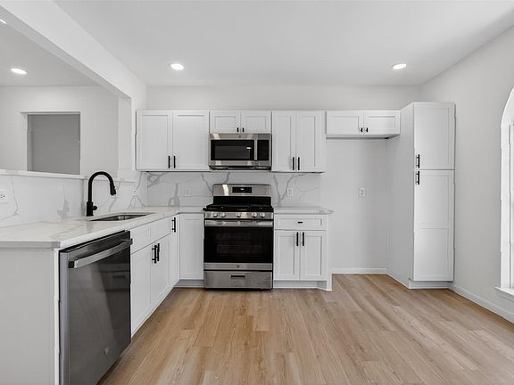 4th image of 6510 Mardale Dr