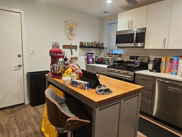 2952 W Nelson St — Photo 10