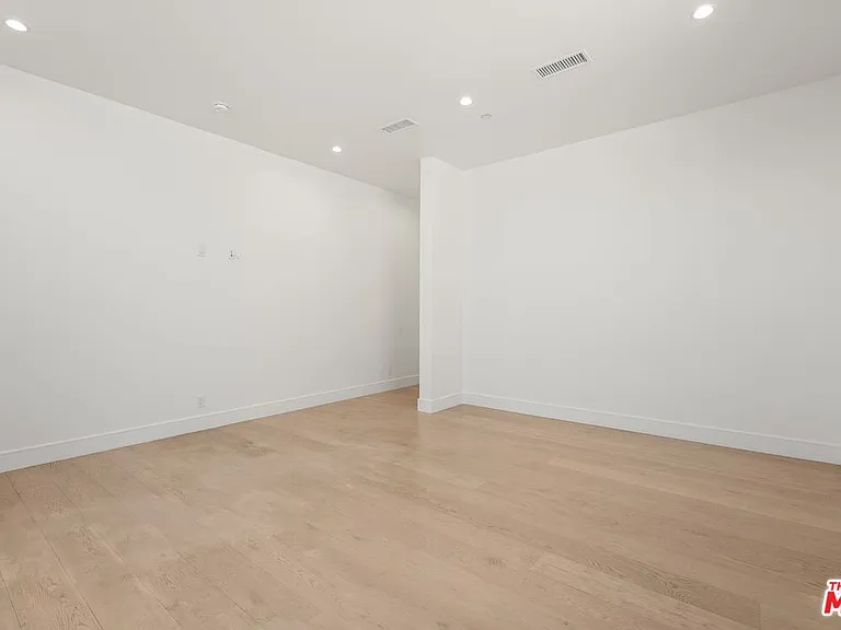 730 Indiana Ave — Photo 7