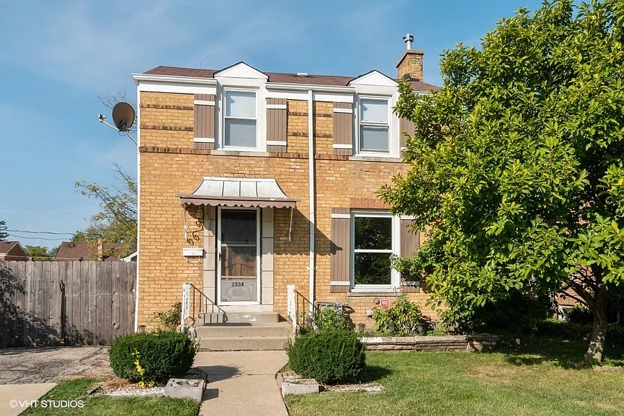 2534 Elder Ln photo 1