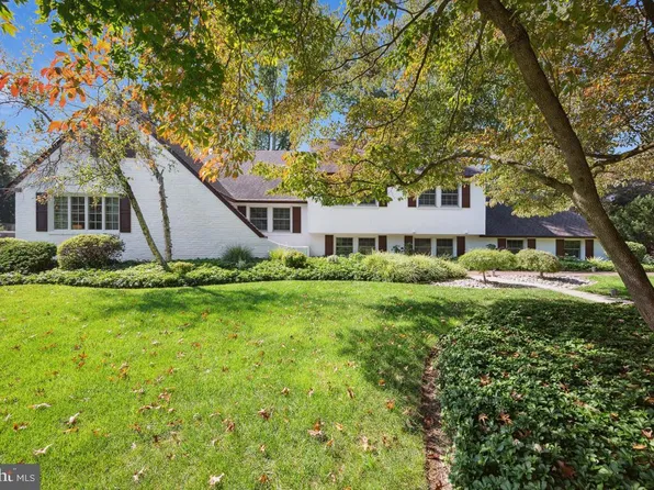 732 Stonehouse Rd, Moorestown, NJ 08057