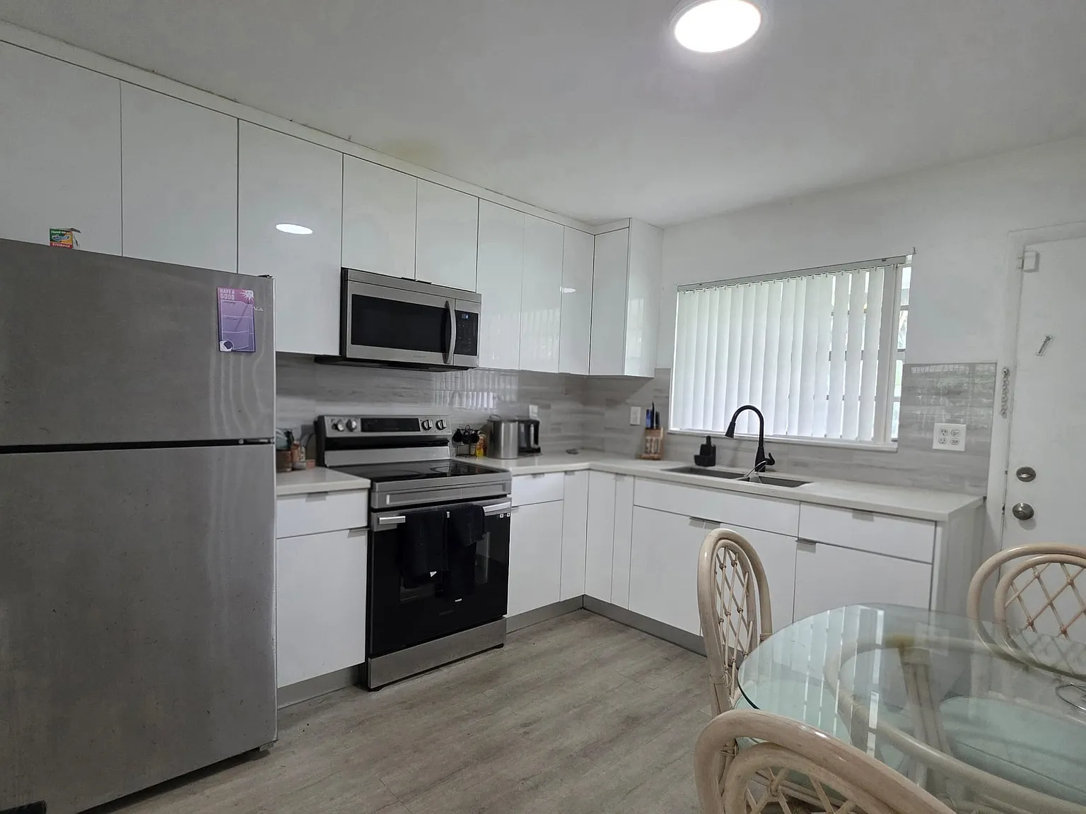 2 bed, 865 sqft, $2,150 — Photo 1