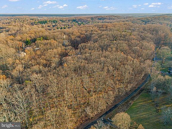 4th image of Valley Dr
