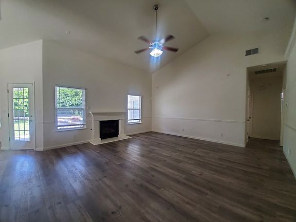 4th image of 5854 W Millbrae Ave