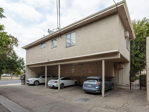 3rd image of 12860 Oxnard St #1