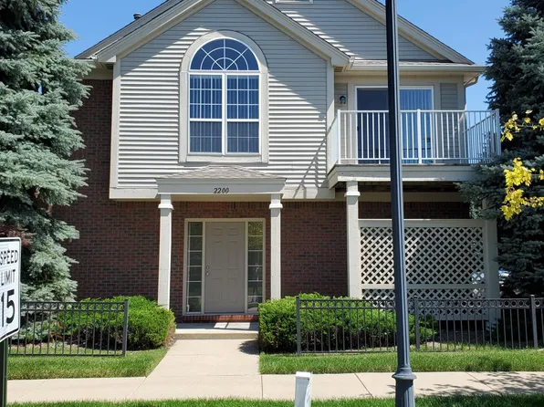 2200 Saratoga Blvd #13, Walled Lake, MI 48390