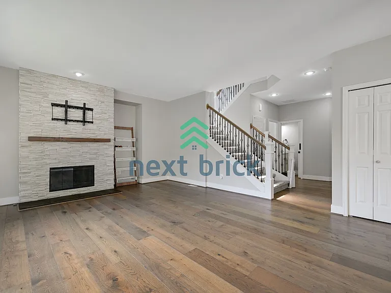 25041 SE 42nd St — Photo 8