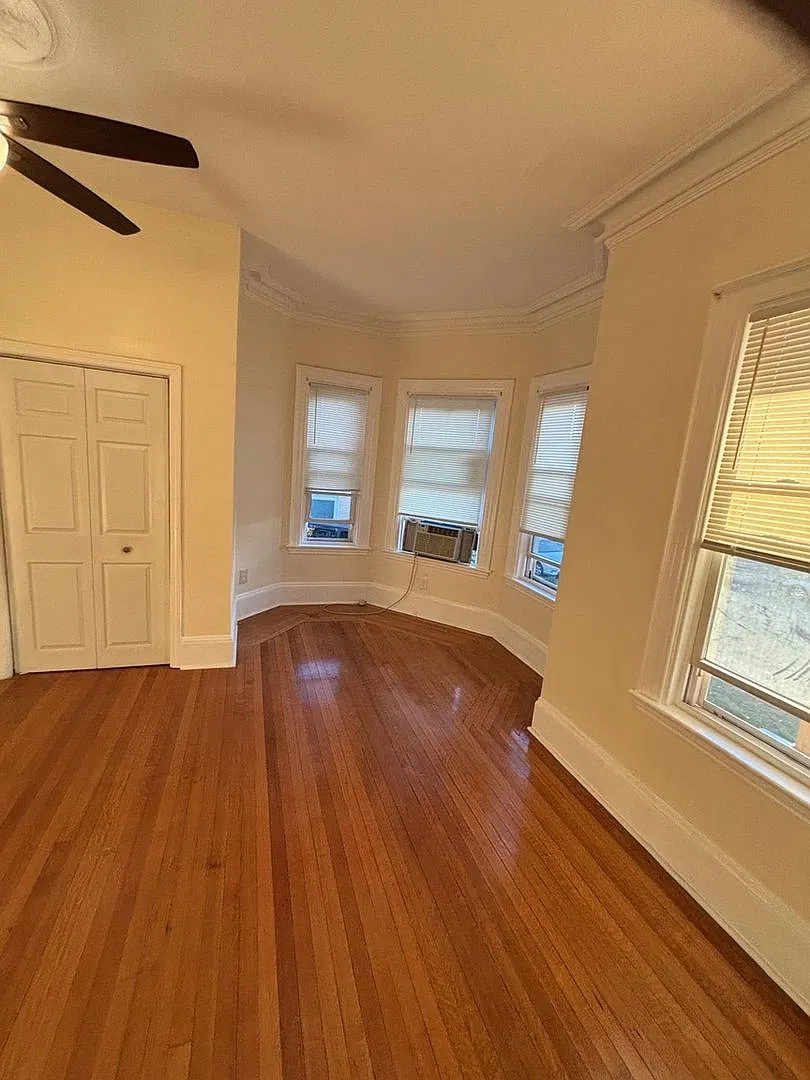 Charming 3BR Duplex in Malden — Photo 1