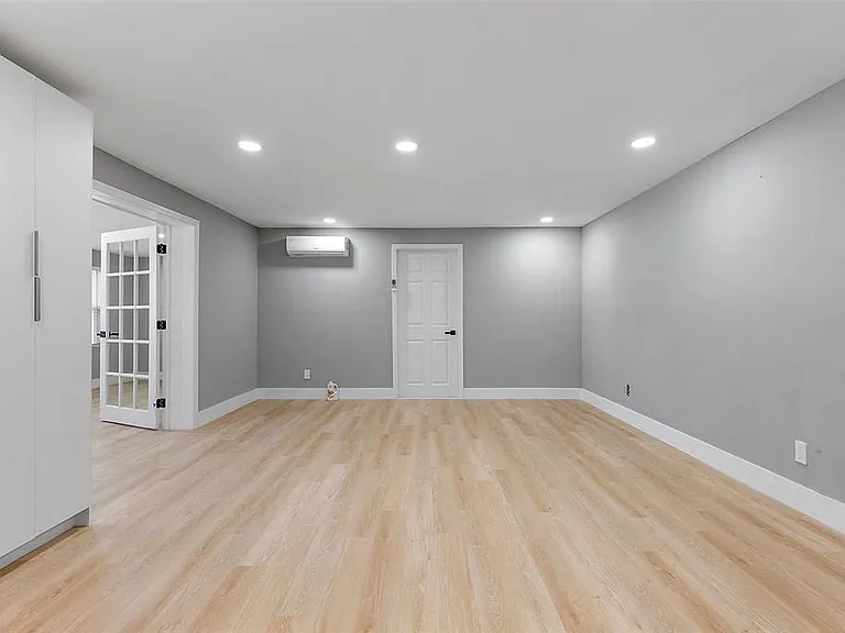 3926 Helena St NE — Photo 8