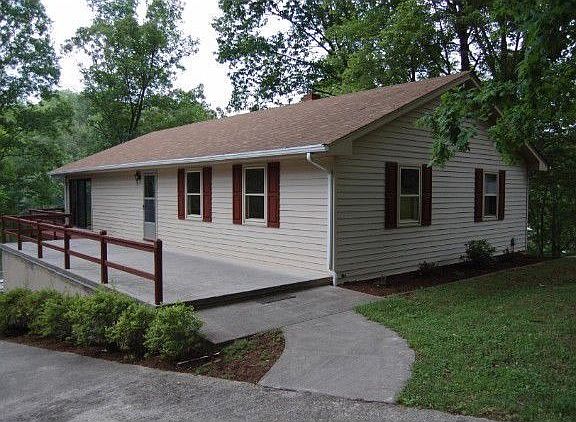 2nd image of 3065 Skyway Dr