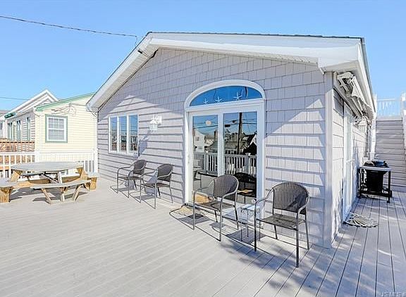 wrap around deck