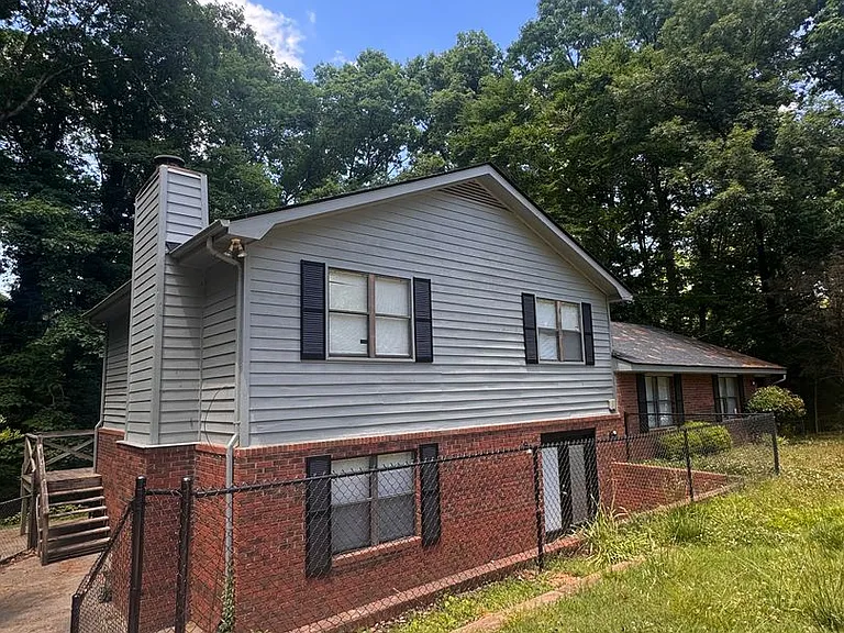 1120 Sweetwater Circle — Photo 1