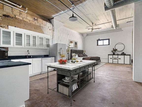 4th image of 201 S Calhoun St APT 302