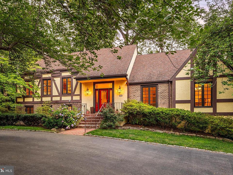 1st image of 644 Robinson Ln