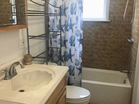 4th image of 1733 W Estes Ave APT 1