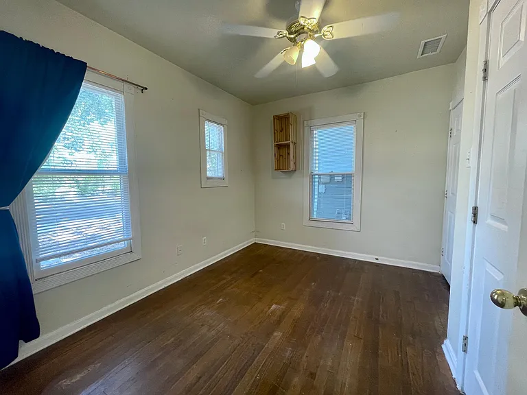 2202 Leon St — Photo 15