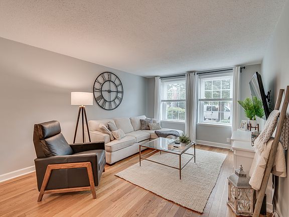 3rd image of 3028 S Abingdon St APT A2