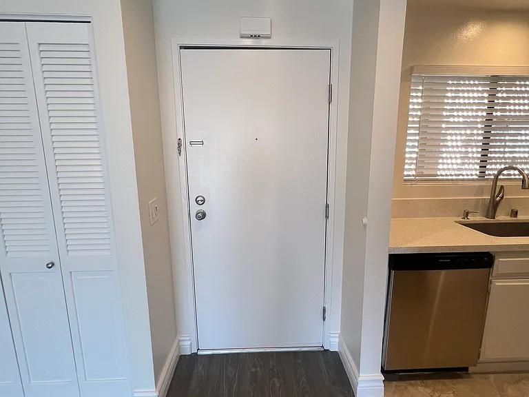 4307 Whitsett Ave #204 — Photo 57