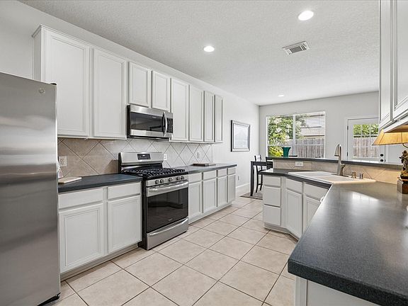 4th image of 19114 Tulip Dale St