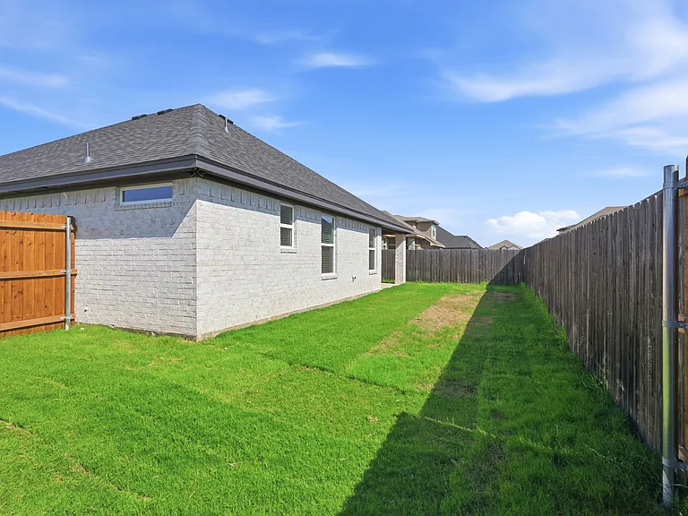 608 Violet Dr — Photo 22