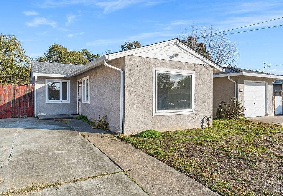 1st image of 207 Carolyn Drive