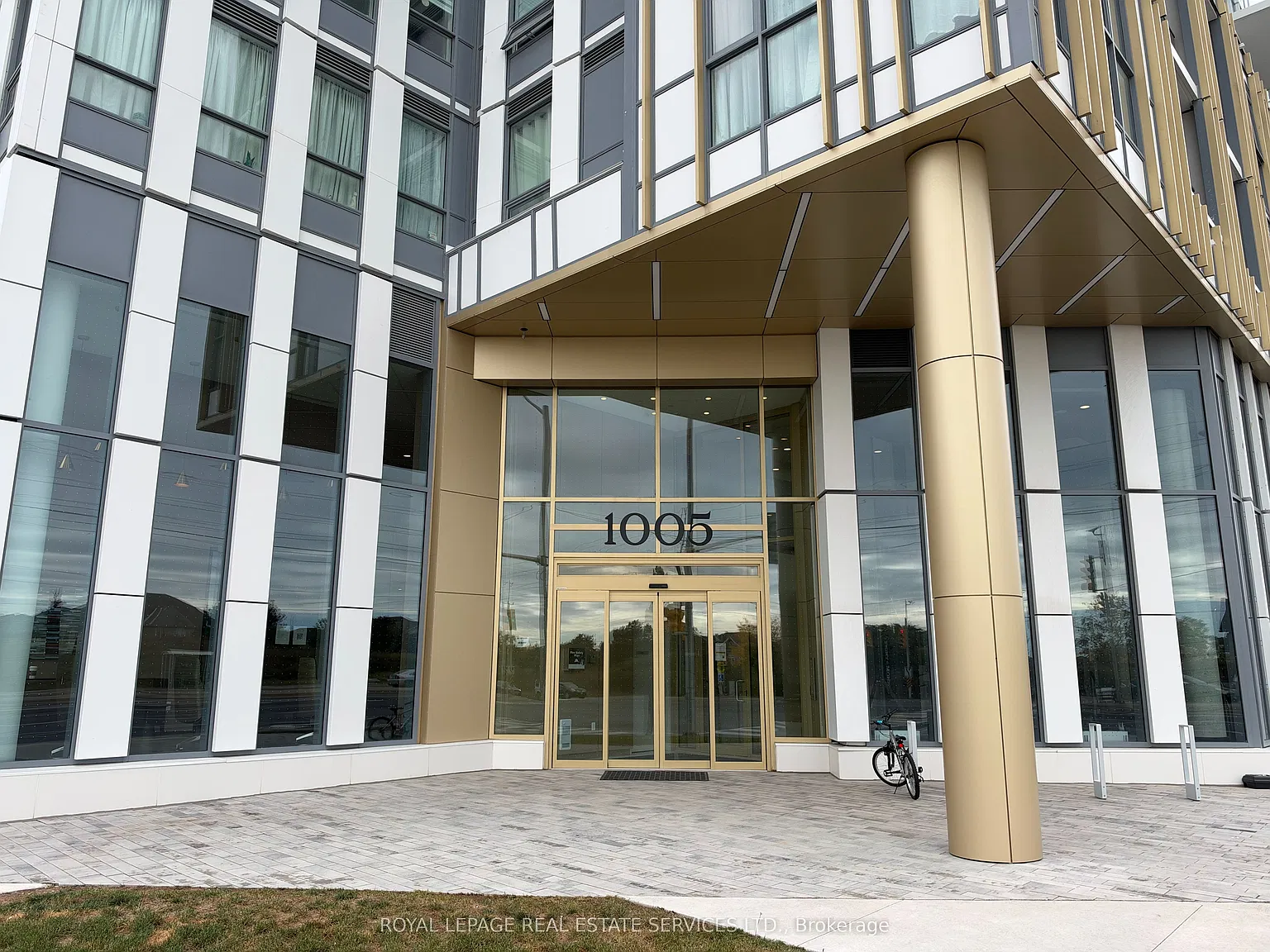1005 Dundas St E — Photo 3