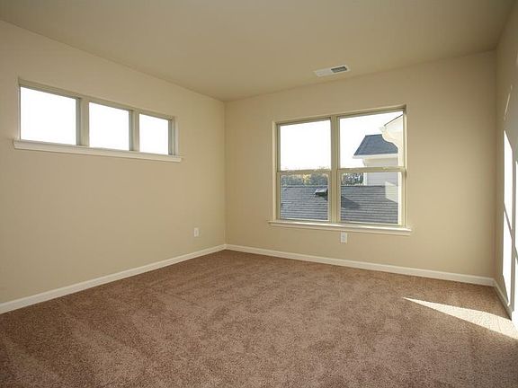 3rd image of 178 Magnaview Dr