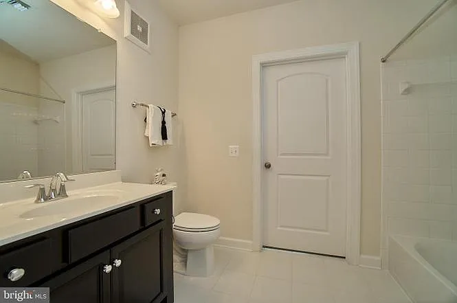 13724 Neil Armstrong Ave #508 — Photo 3