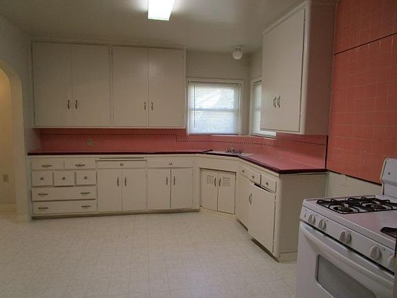 4th image of 133 E Ellis St