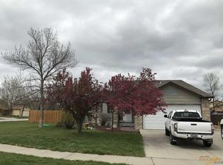 1802 Copperdale Dr, Rapid City, SD 57703