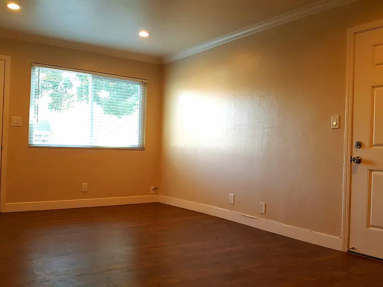 602 Hopkins Ave #602 — Photo 4
