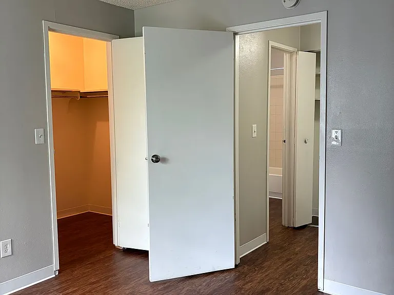 Prospect Pointe Apartments — Photo 54