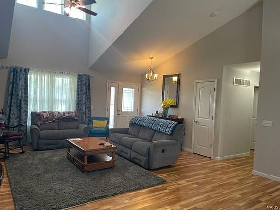 2nd image of 800 Glen Eagle Dr